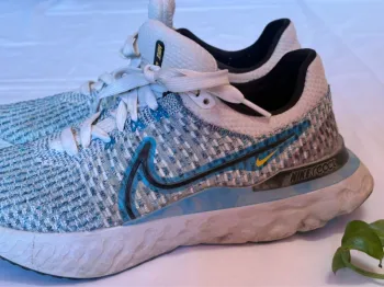 Used Nike React Infinity Run Flyknit 3 bike — image 6 of 7