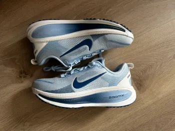 Used Nike Vomero 18 bike — image 4 of 5