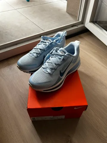 Käytetty Nike Vomero 18 Running Shoes