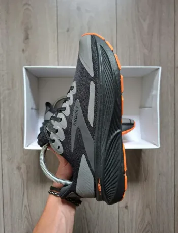 Used Brooks Ghost 17 bike — image 2 of 8