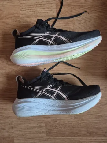 Použité Asics Gel Nimbus 27 Running Shoes