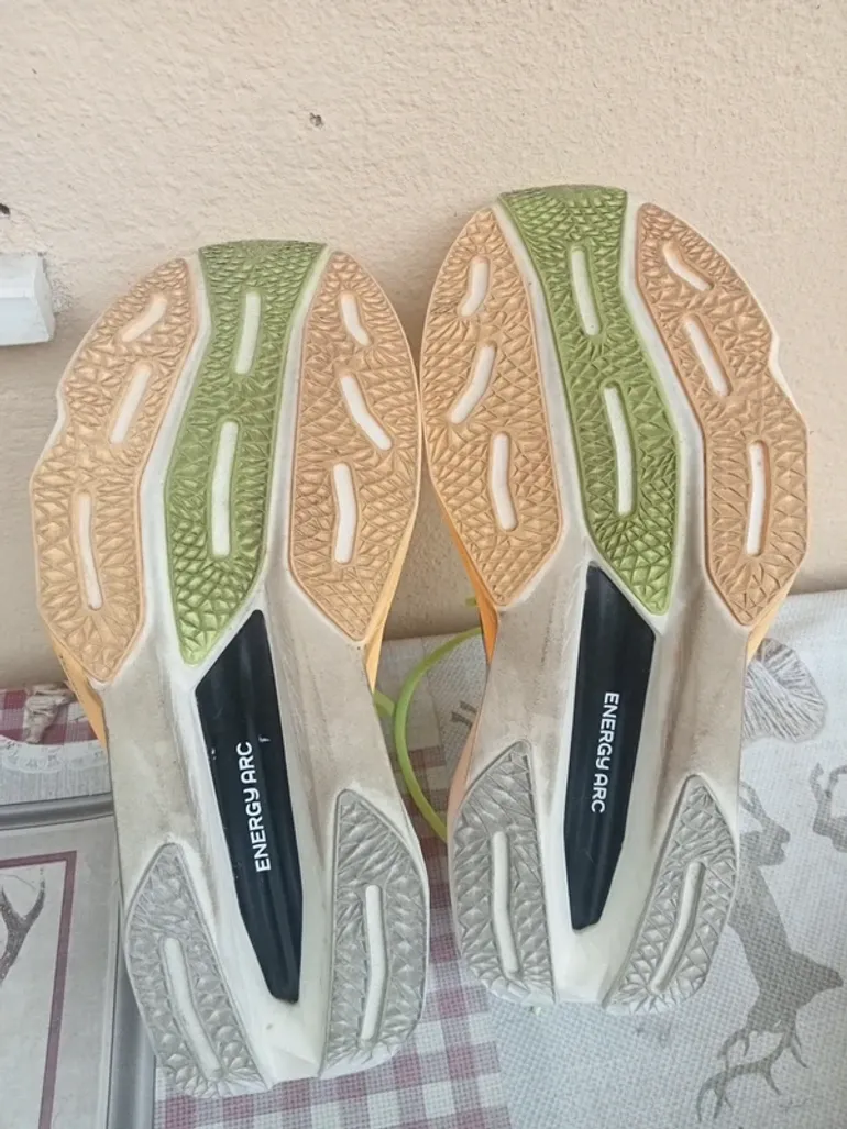 Used New Balance FuelCell SuperComp Elite v4 bike — image 5 of 8