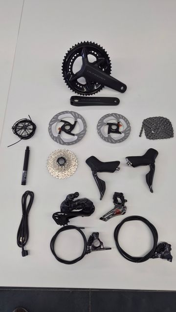 Używany Shimano Ultegra Di2 R8150 2026 Groupset