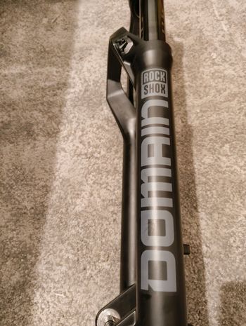 RockShox Domain Fork 2025 bike usato — immagine 6 di 8
