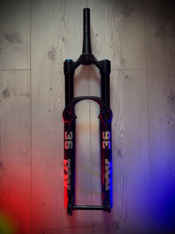 Używany Fox 36 Performance FLOAT GRIP Fork 2026 bike — zdjęcie 2 z 12
