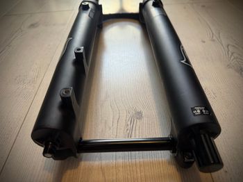 Używany Fox 36 Performance FLOAT GRIP Fork 2026 bike — zdjęcie 4 z 12