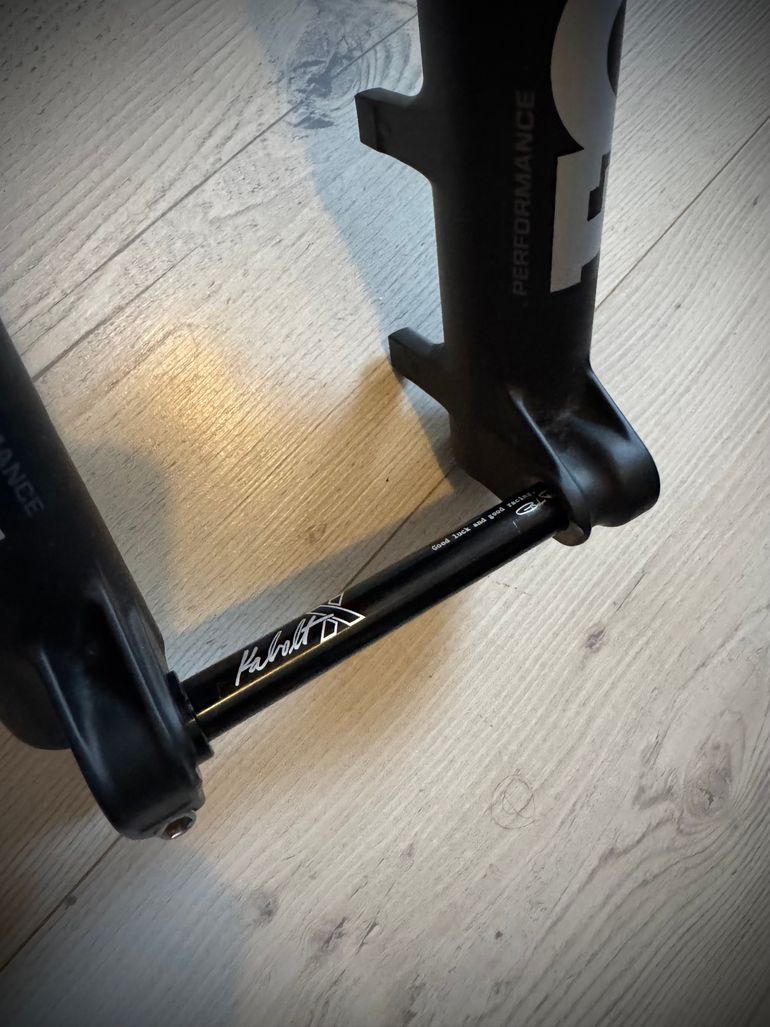 Używany Fox 36 Performance FLOAT GRIP Fork 2026 bike — zdjęcie 9 z 12