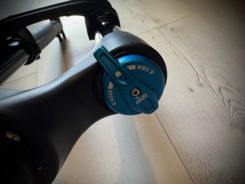 Używany Fox 36 Performance FLOAT GRIP Fork 2026 bike — zdjęcie 5 z 12