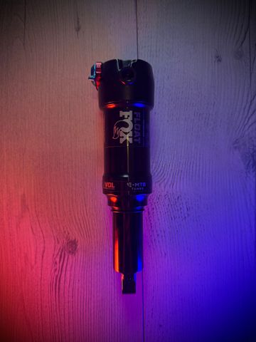 Fox FLOAT Performance 2pos-Adj Evol LV Trunnion 2026 Rear Suspension d'occasion
