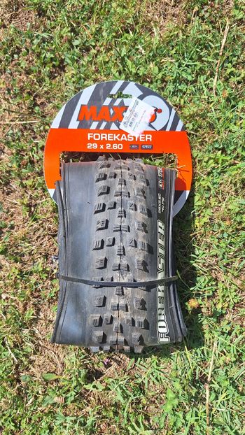 Maxxis forekaster Tyres & Tubes usato