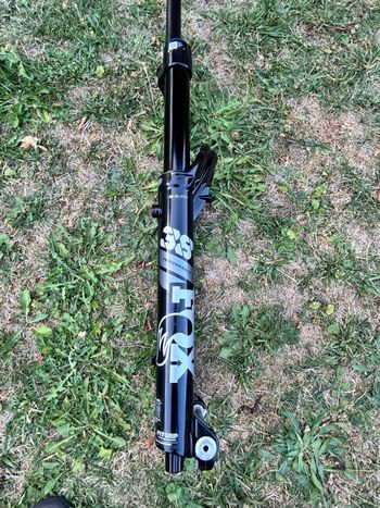 Fox 38 Performance GRIP 2026 bike d'occasion — image 2 sur 4