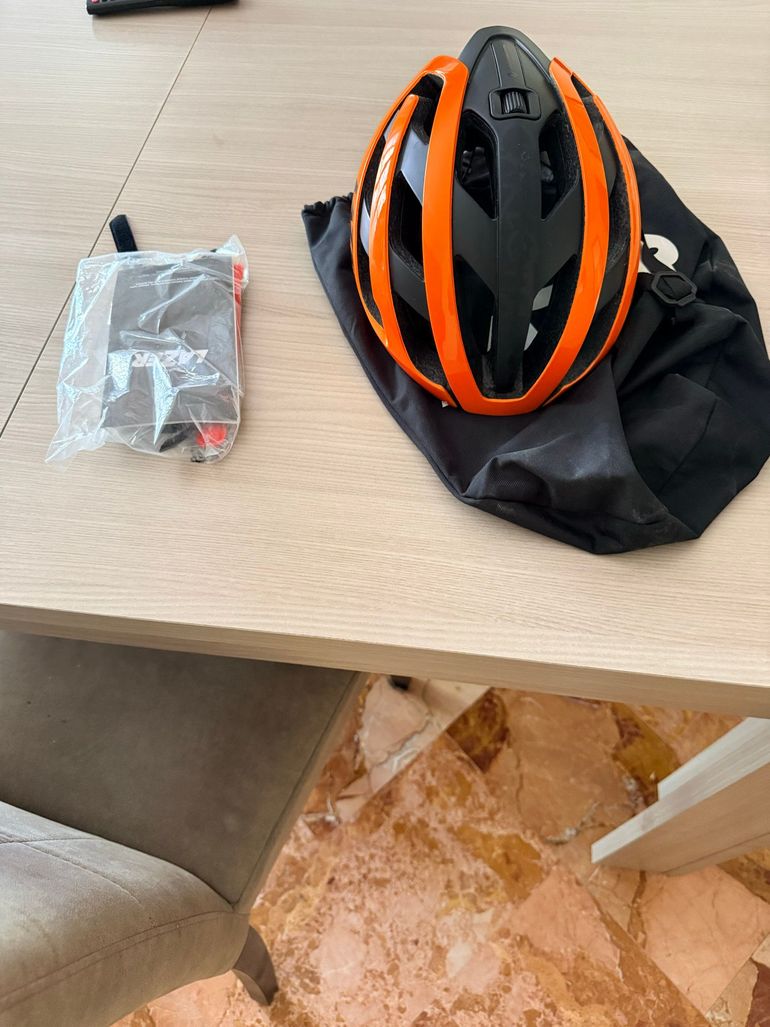 Lazer Genesis Helmet mips bike d'occasion — image 4 sur 5