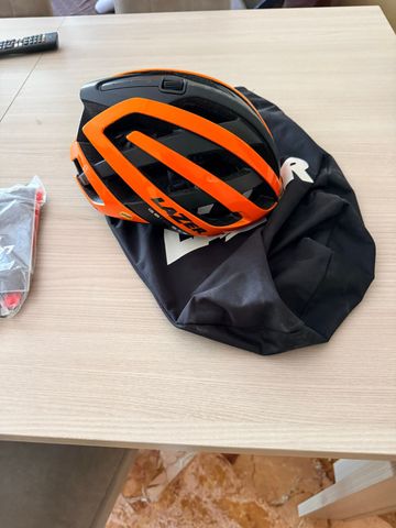 Lazer Genesis Helmet mips bike d'occasion — image 2 sur 5
