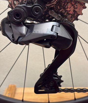 Shimano Ultegra Di2 RD-R8150 Drivetrain & Pedals usato