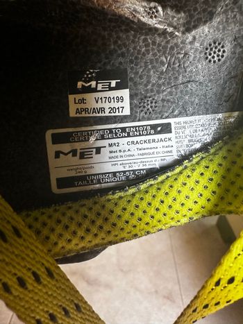 Used MET M82 Crackerjack Helmet bike — image 6 of 14