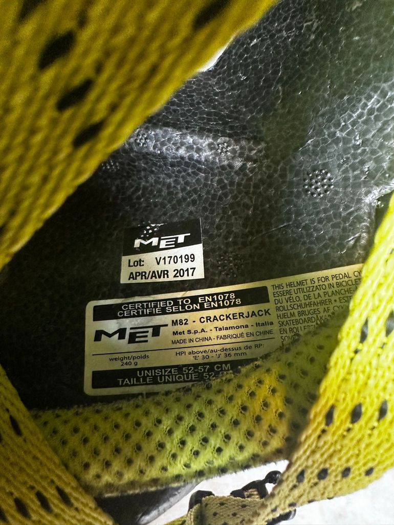 Used MET M82 Crackerjack Helmet bike — image 7 of 14