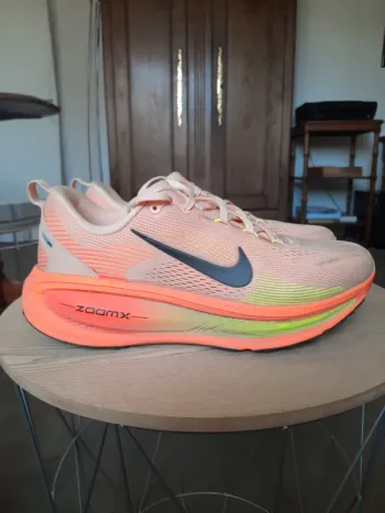 Used Nike Vomero 18 Running Shoes