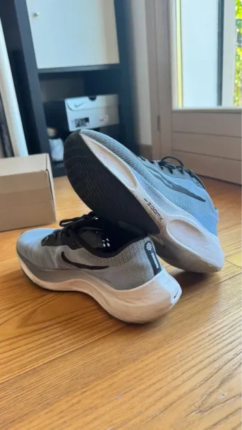 Used Nike Zoom Fly 5 Running Shoes