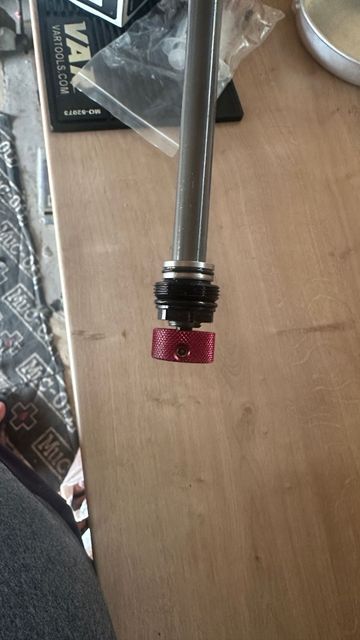 Brugt Fox 36 Grip Damper Cartridge 2024 bike — billede 3 af 3