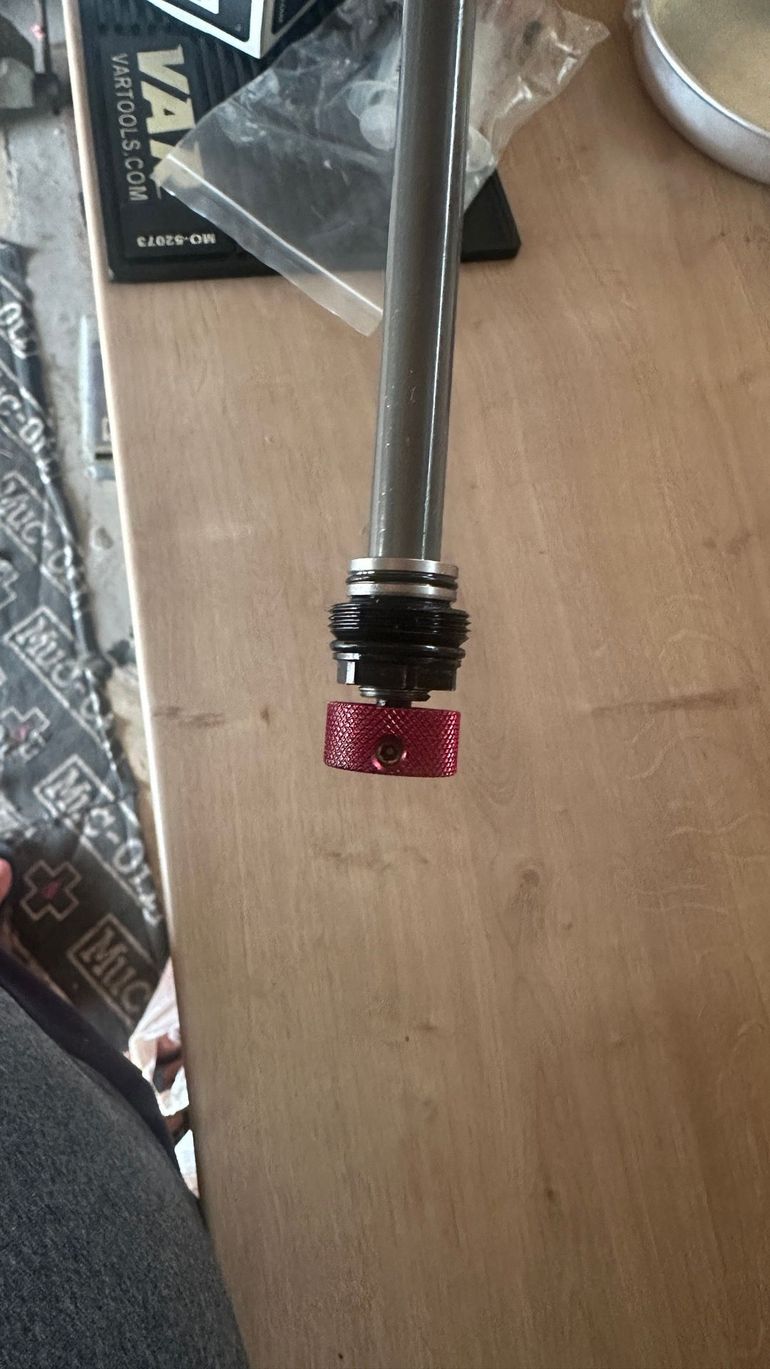 Brugt Fox 36 Grip Damper Cartridge 2024 bike — billede 3 af 3