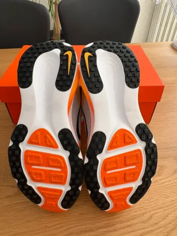 Used Nike Vomero 18 bike — image 4 of 8