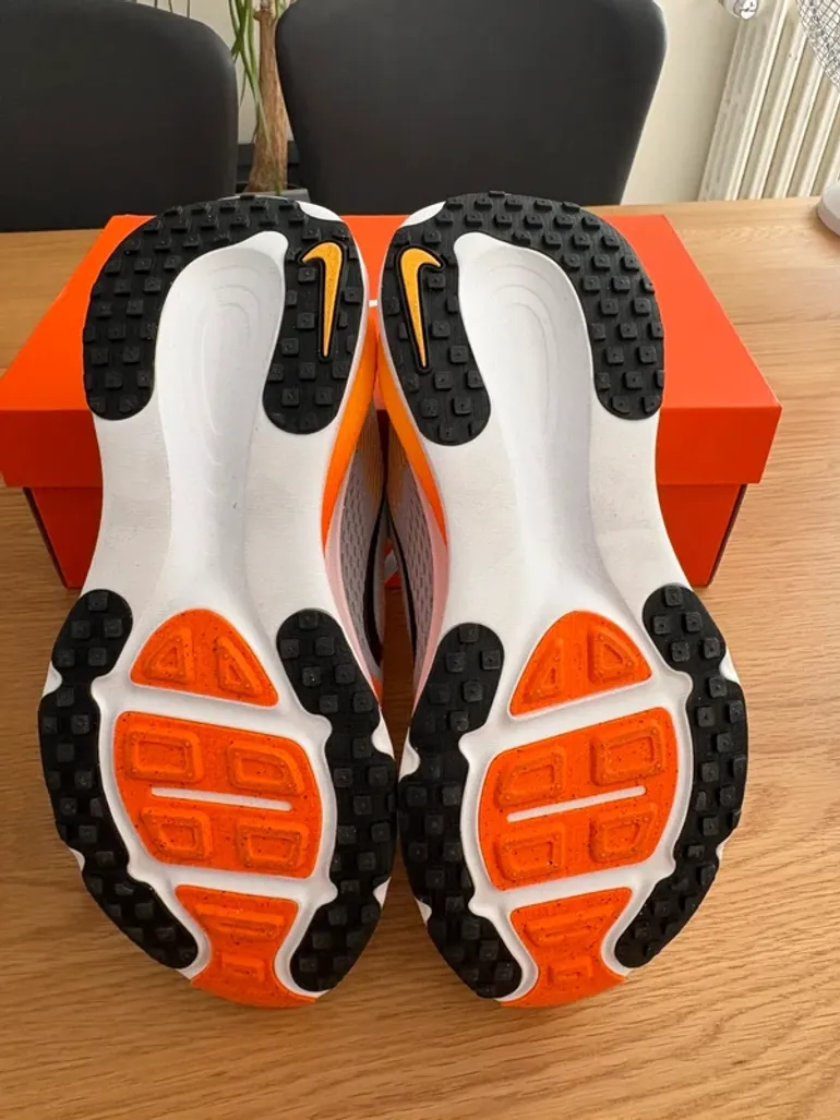 Used Nike Vomero 18 bike — image 4 of 8