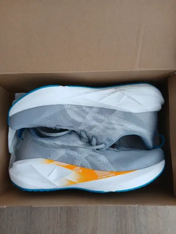 Used Asics Novablast 5 Running Shoes