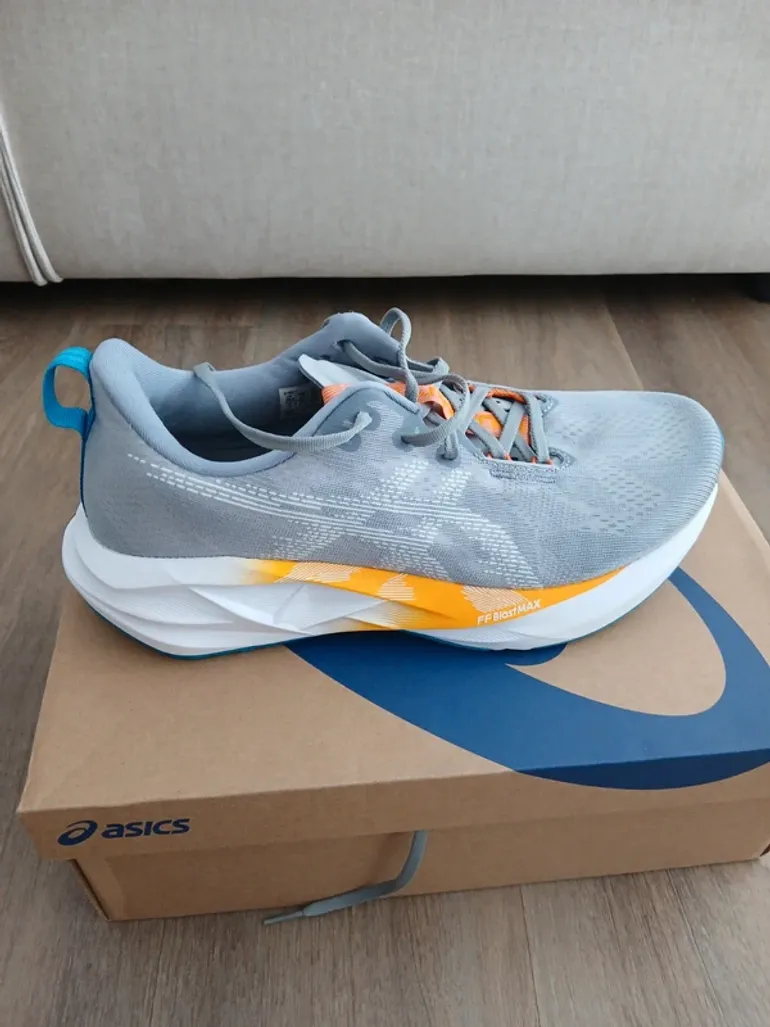 Used Asics Novablast 5 bike — image 2 of 3