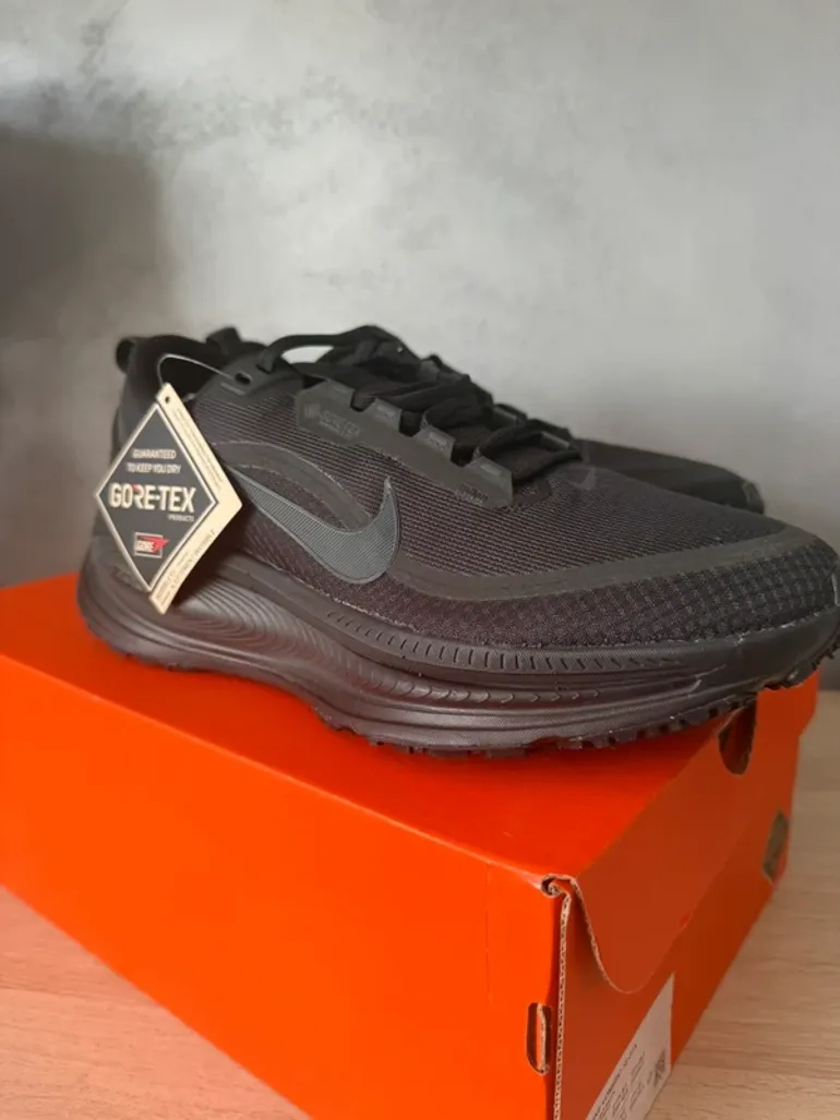 Used Nike Vomero 18 GTX bike — image 9 of 15