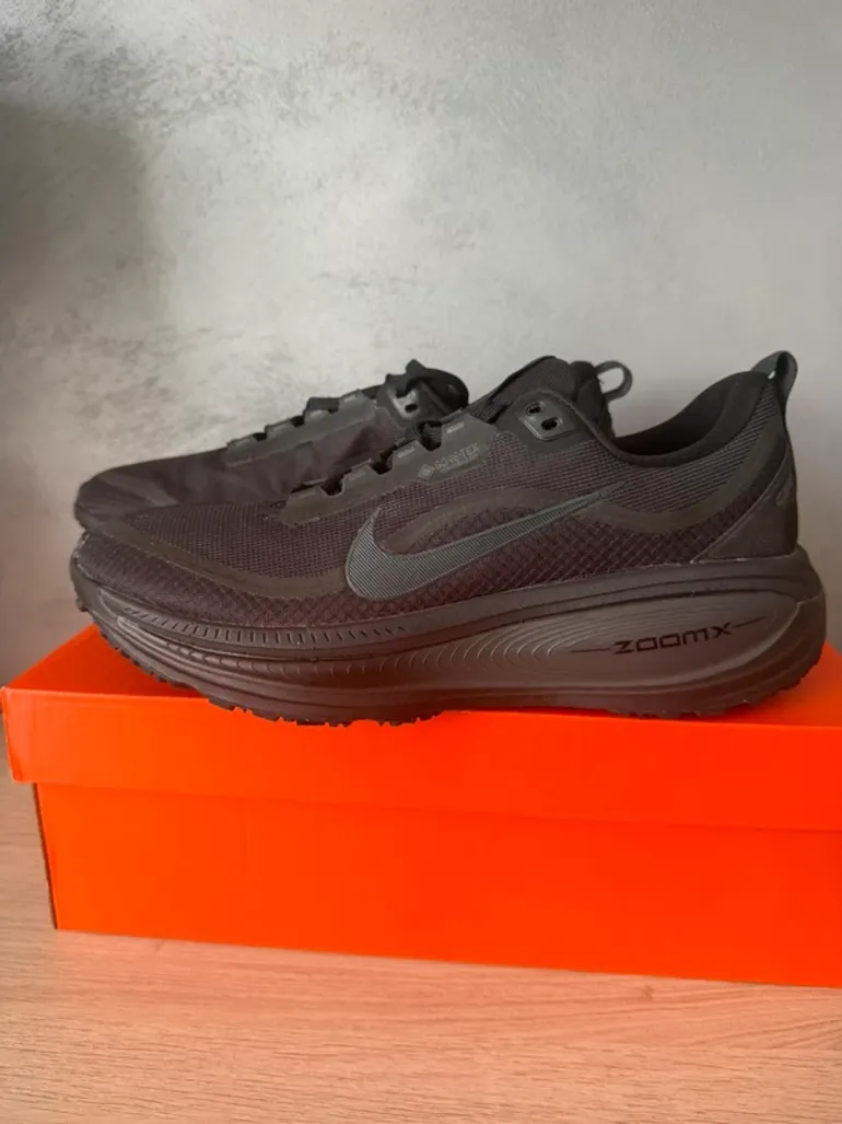 Used Nike Vomero 18 GTX bike — image 7 of 15