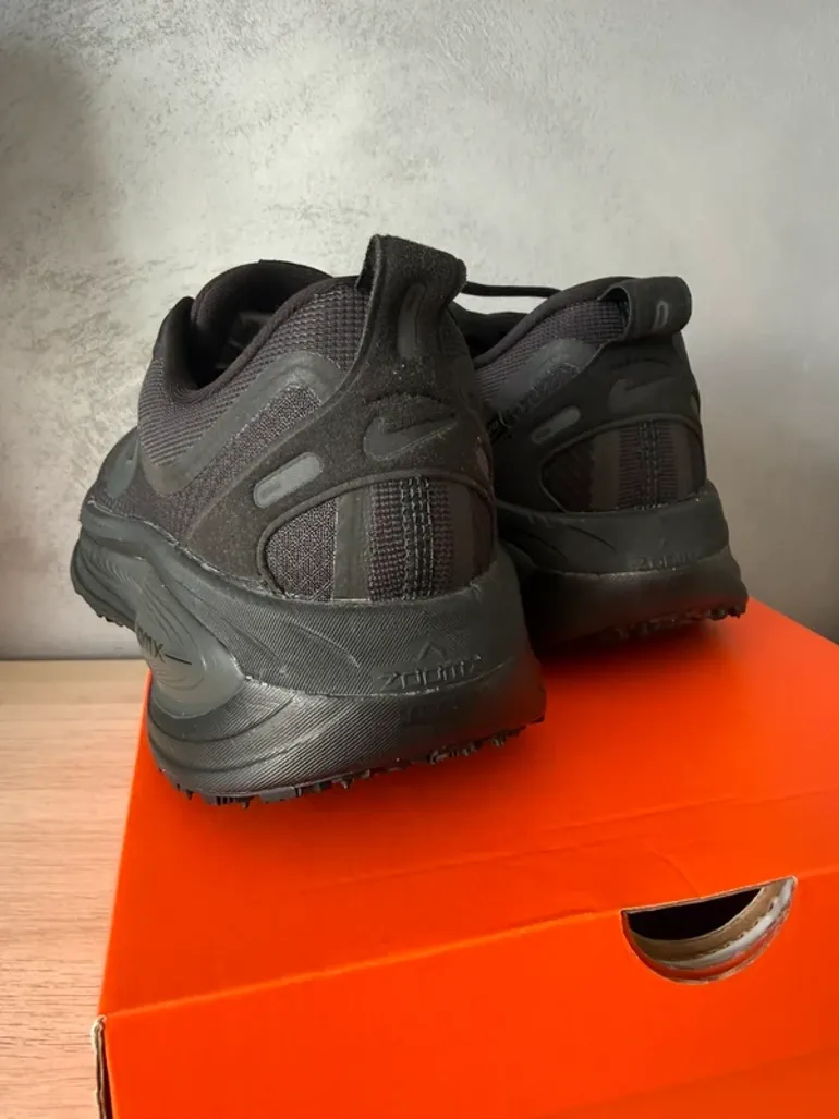 Used Nike Vomero 18 GTX bike — image 10 of 15
