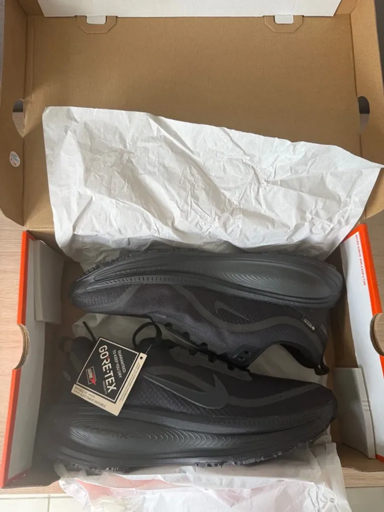 Used Nike Vomero 18 GTX bike — image 2 of 15