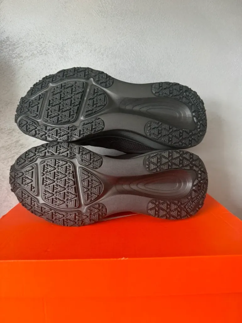 Used Nike Vomero 18 GTX bike — image 14 of 15