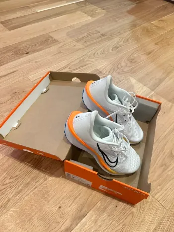 Used Nike QUEST 6 Running Shoes
