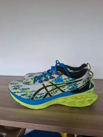 Used Asics NovaBlast 2 bike — image 5 of 7