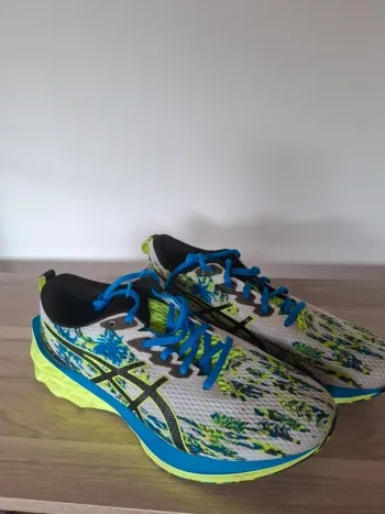 Used Asics NovaBlast 2 Running Shoes