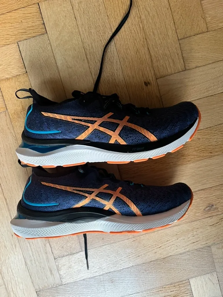 Asics Laufschuhe mit Gel Dämpfung bike usato — immagine 4 di 6