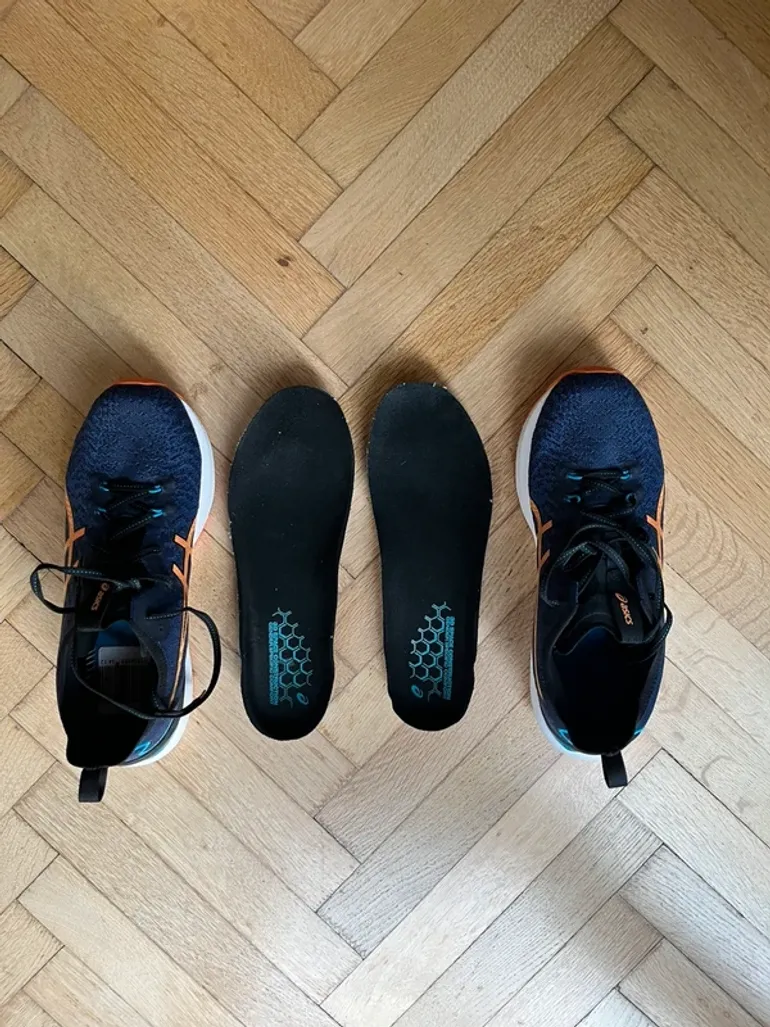 Asics Laufschuhe mit Gel Dämpfung bike usato — immagine 3 di 6