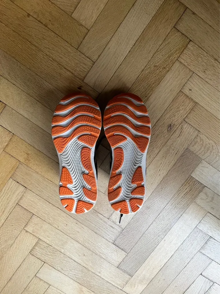 Asics Laufschuhe mit Gel Dämpfung bike usato — immagine 2 di 6