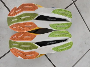 Used New Balance SuperComp Elite V4 bike — image 4 of 6