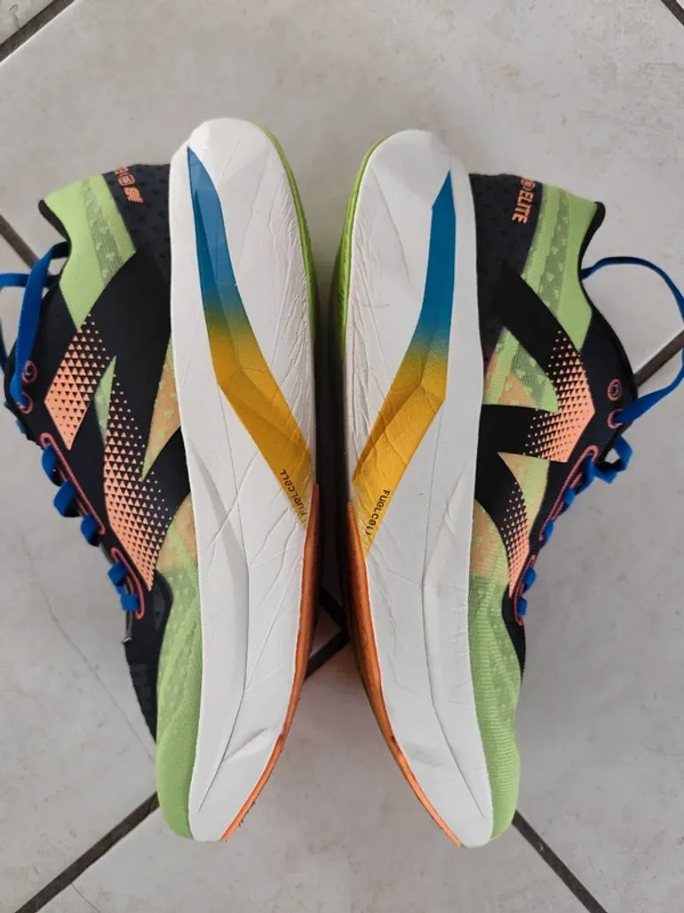Used New Balance SuperComp Elite V4 bike — image 3 of 6