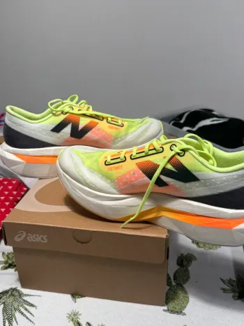 Używany New Balance FuelCell SuperComp Elite v4 bike — zdjęcie 3 z 6