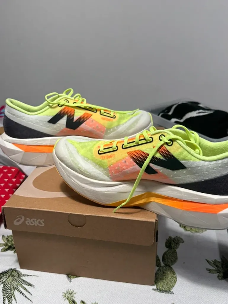 Używany New Balance FuelCell SuperComp Elite v4 bike — zdjęcie 3 z 6
