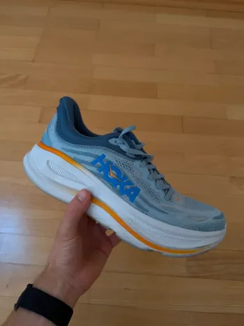 Używany Orange Bondi 9 Running Shoes