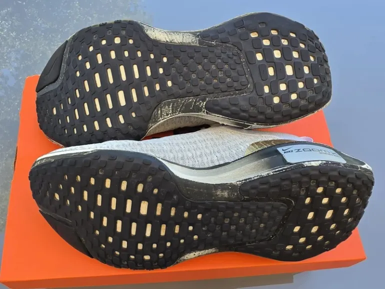 Used Nike ZoomX Invincible 3 bike — image 5 of 6