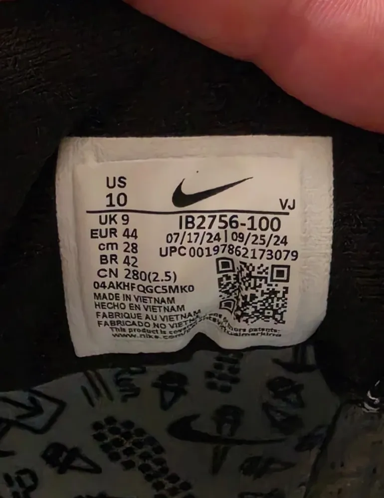 Used Nike ZoomX Invincible 3 bike — image 6 of 6