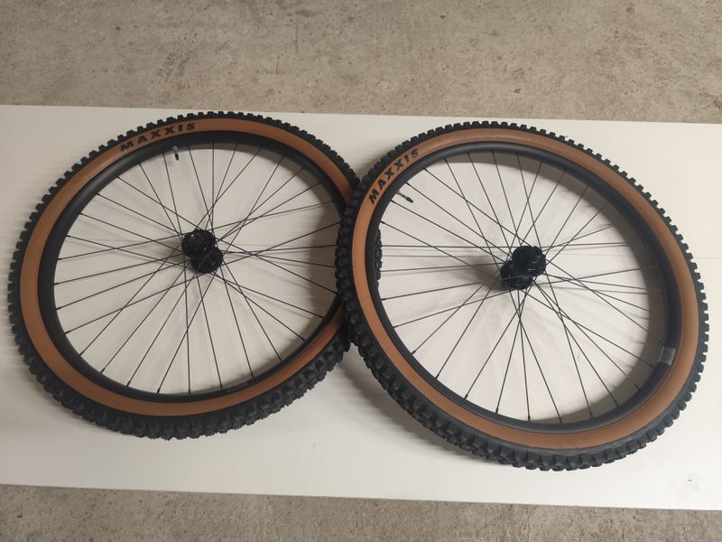 Used MG + Maxxis 29' MG Wheelset + Maxxis Minion DHR + Assegai 2026 Wheels