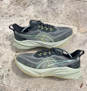 Asics Novablast Running Shoes de segunda mano