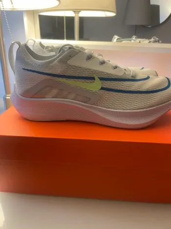 Tweedehands Nike Zoom Fly 4 bike — afbeelding 3 van 9