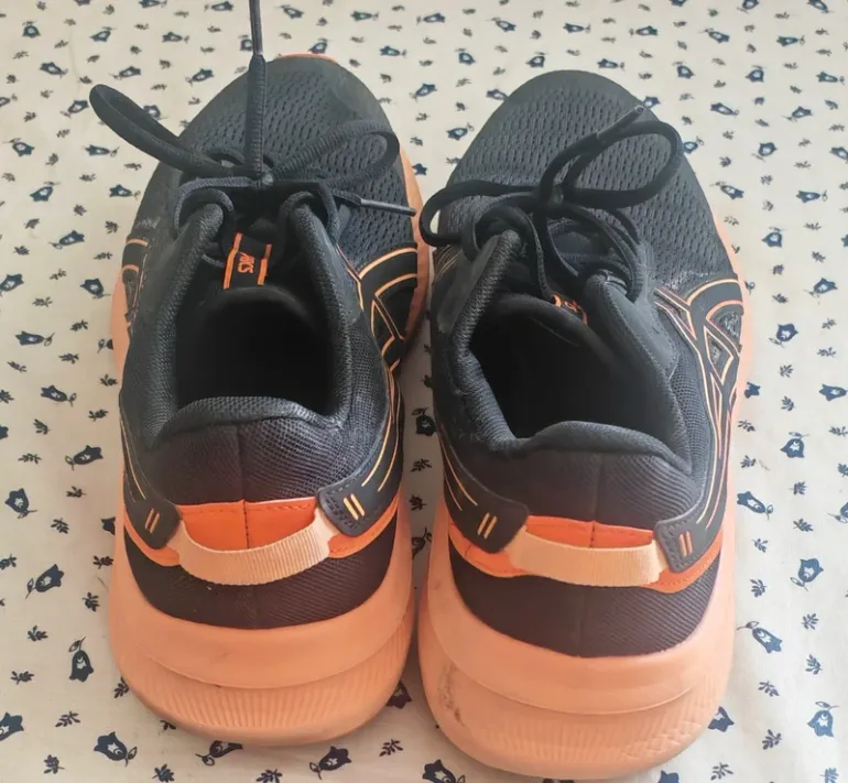 Gebrauchtes Orange Asics Running Shoes bike — Bild 4 von 5